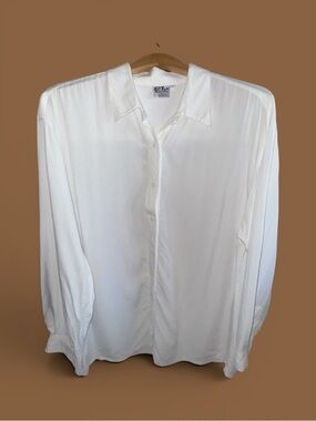 Go Fish Clothing & Jewelry Co. Classic White Button-Up Shirt Size Large Casual